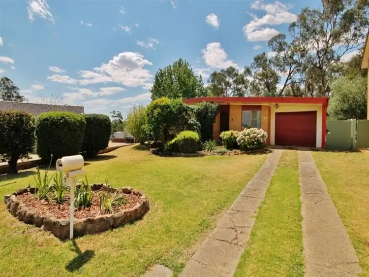7 Cherry Court, Young NSW 2594