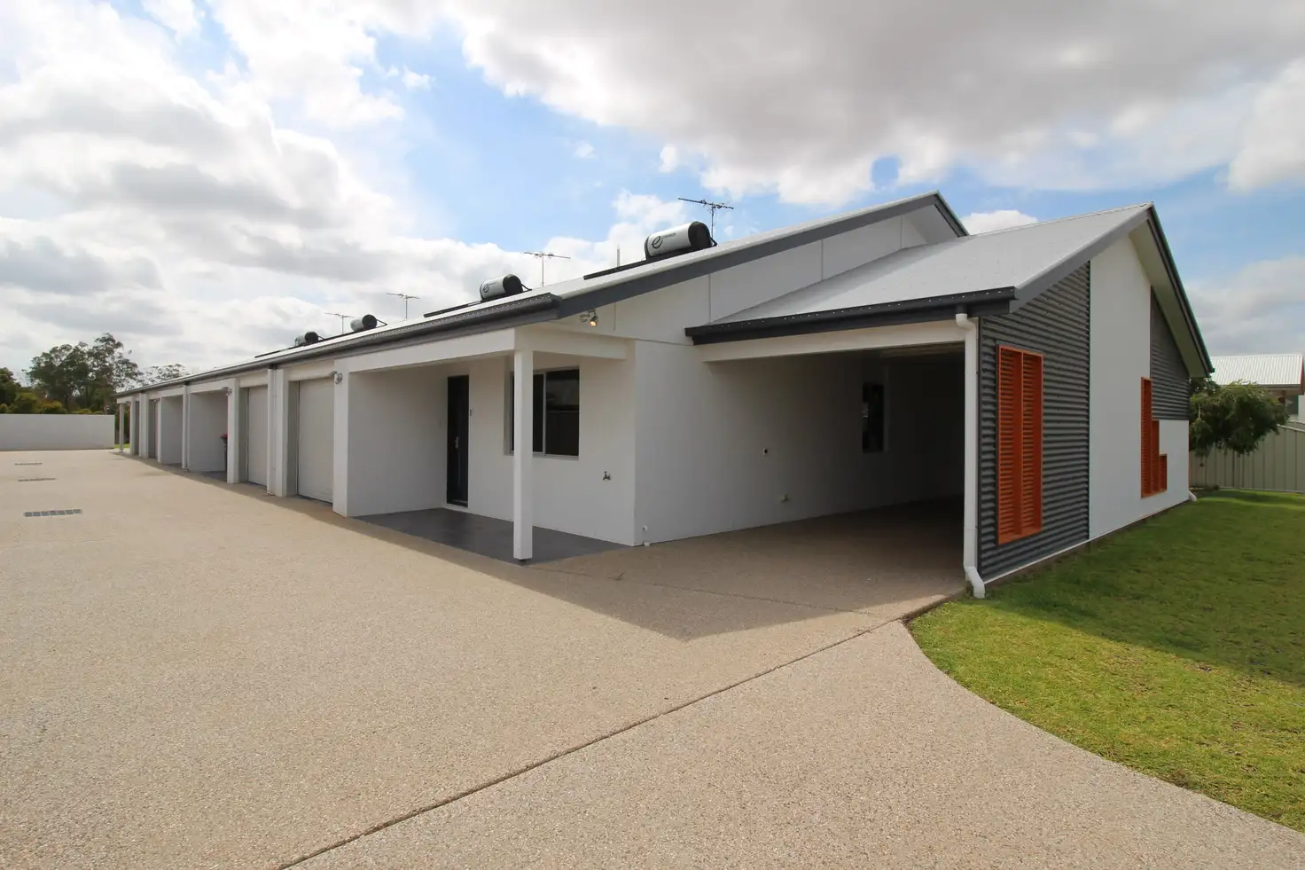 Main view of Homely unit listing, 2/21 Moriarty Street, Emerald QLD 4720