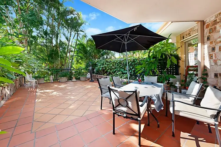 2/4 Parneno Street, Chevron Island QLD 4217