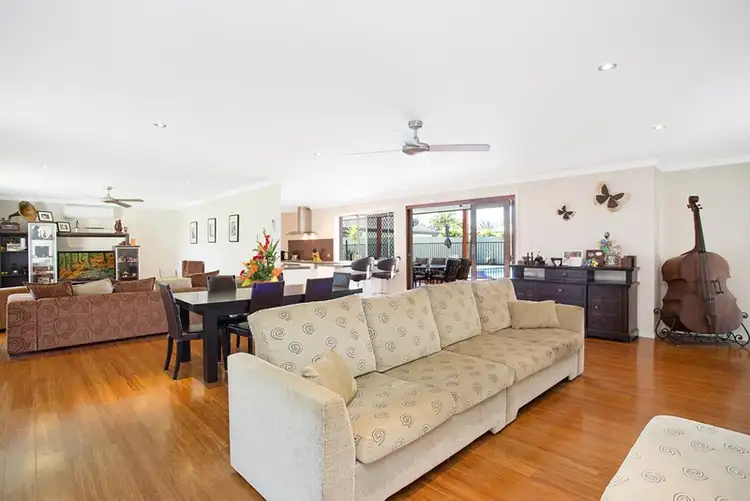 44 Edinburgh Road, Benowa Waters QLD 4217