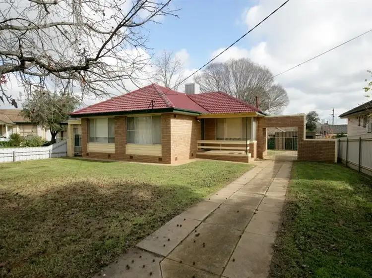 28 Nixon Crescent, Tolland NSW 2650