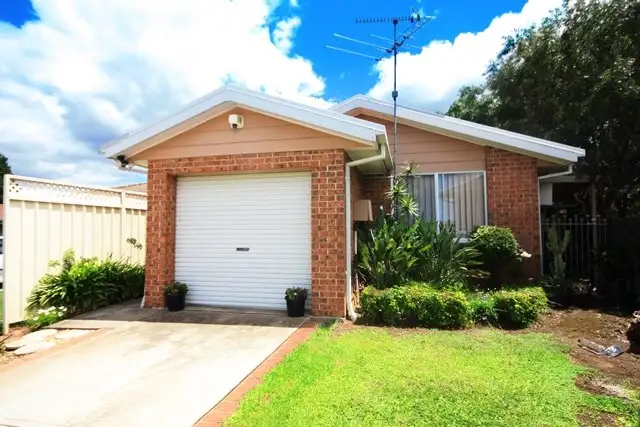 1/8 Vernon Close, Rosemeadow NSW 2560