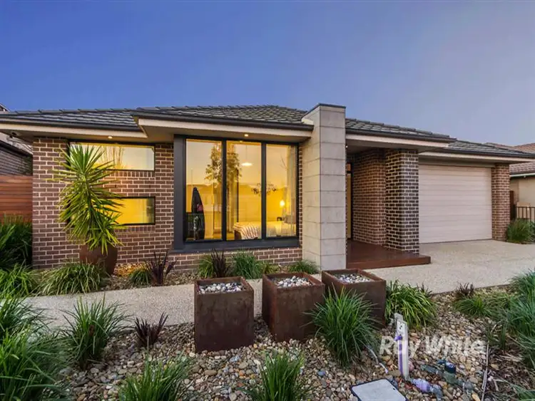 30 Mountainview Boulevard, Cranbourne North VIC 3977