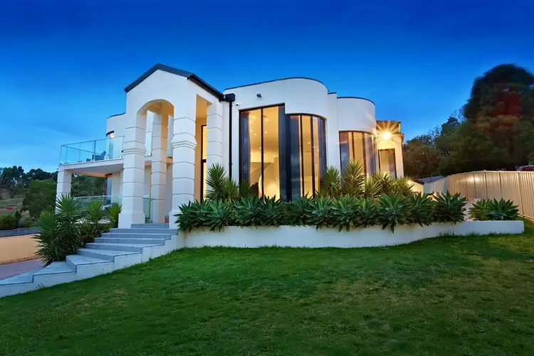10 Hill Edge Court, Lysterfield South VIC 3156