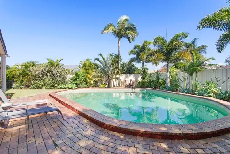 6 Birch Court, Palm Beach QLD 4221