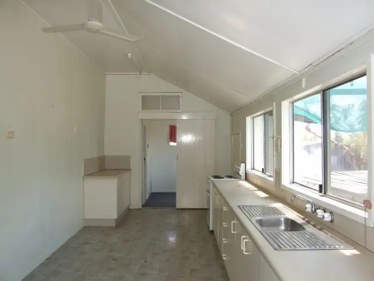 1 Railway Parade, Ilfracombe QLD 4727