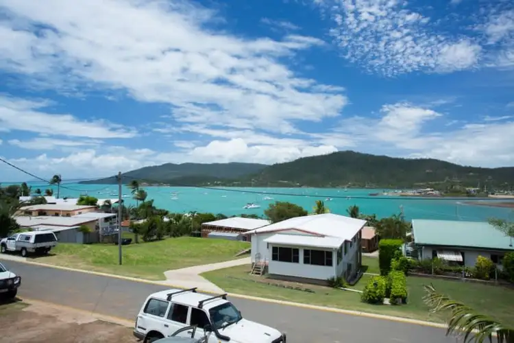 4 Hillcrest Avenue, Airlie Beach QLD 4802