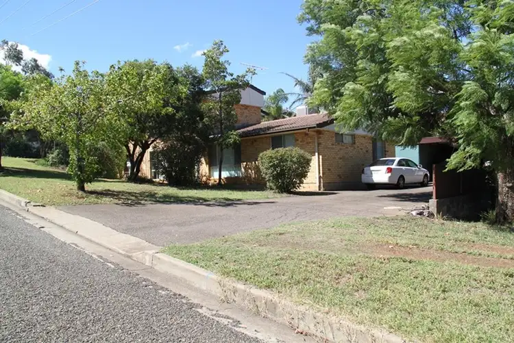Main view of Homely unit listing, 2/33 Murray Street, Tamworth NSW 2340