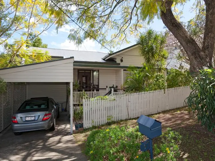 9a Burns Street, Indooroopilly QLD 4068