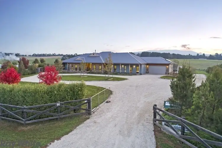 96 Embley Court, Romsey VIC 3434