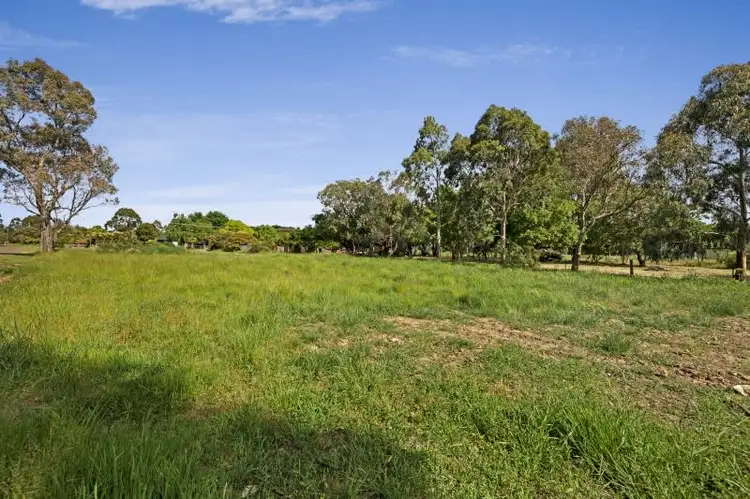 1/5 Metcalfe Drive, Romsey VIC 3434