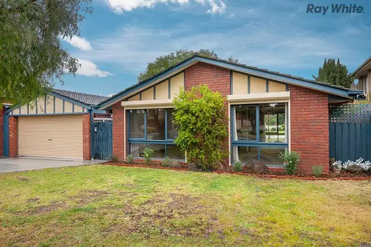 33 Prince Albert Crescent, Taylors Lakes VIC 3038