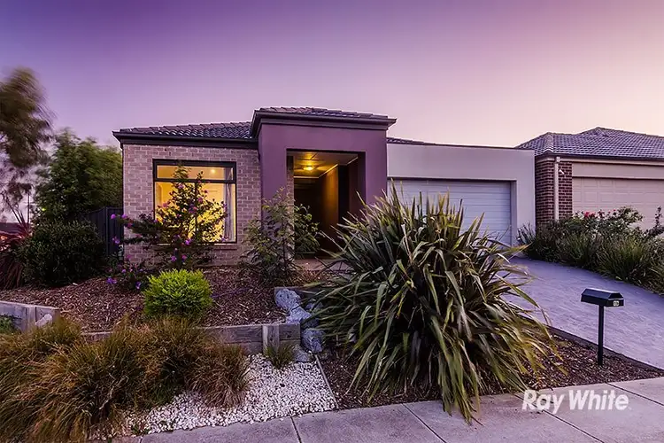 15 Cerbera Bend, Cranbourne North VIC 3977