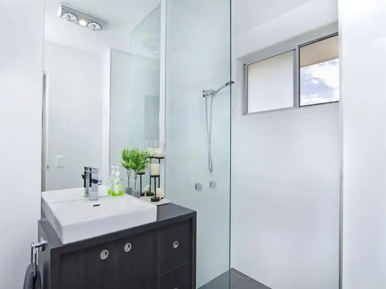 Sixth view of Homely unit listing, 4/7 Allara Avenue, Palm Beach QLD 4221