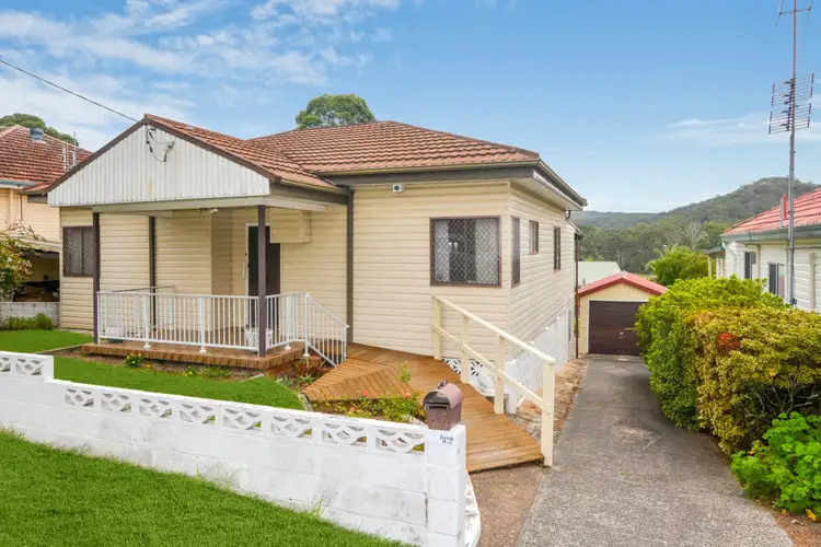12 Campbell Street, North Gosford NSW 2250