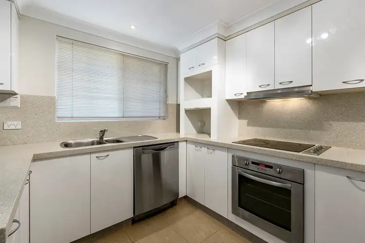 2/64 Armadale Street