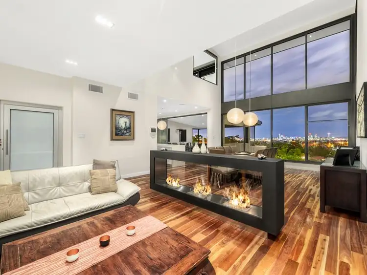 70 Kneale Street, Holland Park West QLD 4121