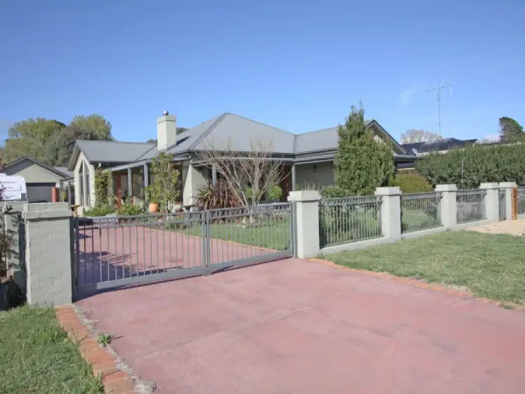 54 Day Circuit, Bungendore NSW 2621