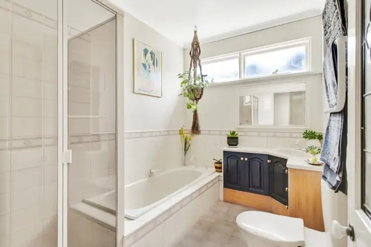Seventh view of Homely house listing, 2 Pericoe Street, Frankston VIC 3199