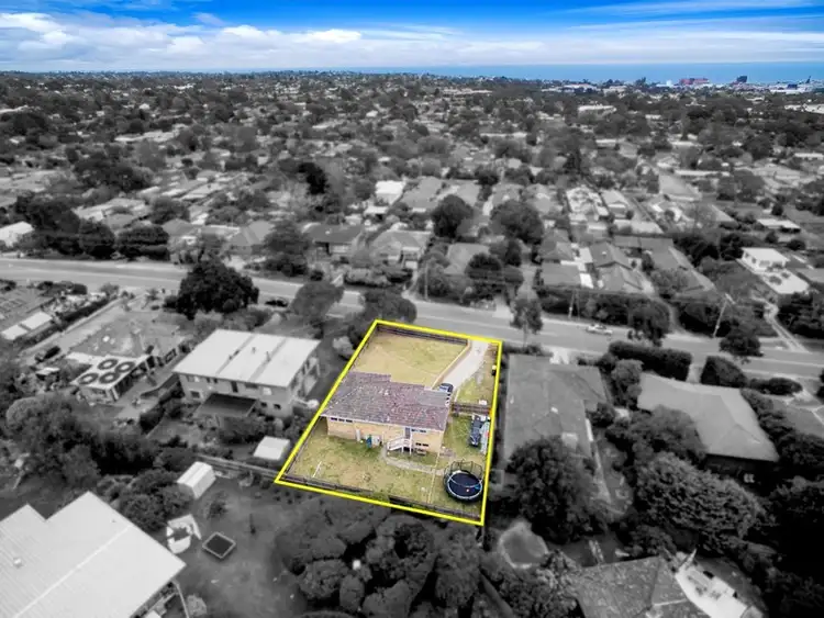 24 Hillcrest Road, Frankston VIC 3199