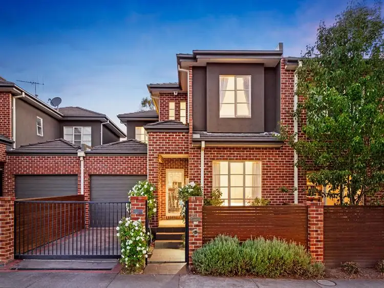 2/24 Poath Road, Hughesdale VIC 3166