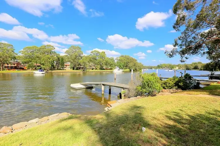 33 Burbank Avenue, East Hills NSW 2213