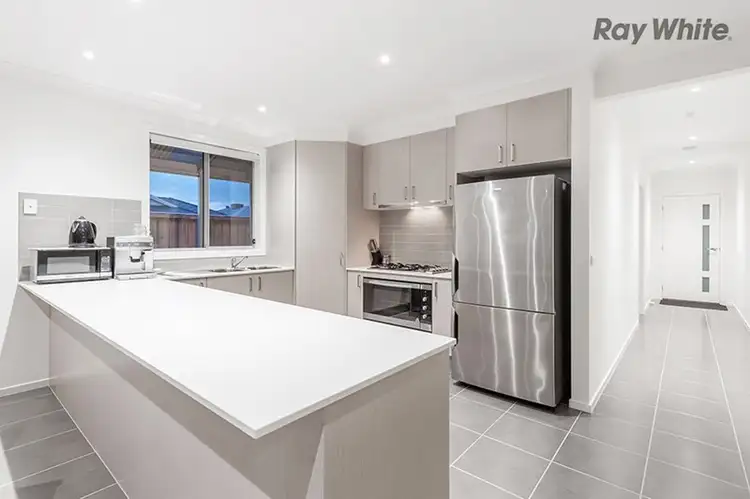 Fifth view of Homely house listing, 2 Goulding Drive, Plumpton VIC 3335