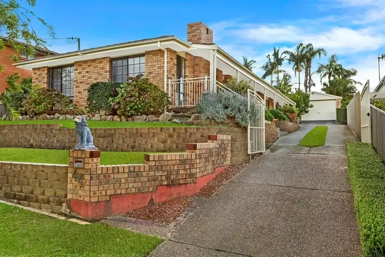 44 Valley View Road, Bateau Bay NSW 2261