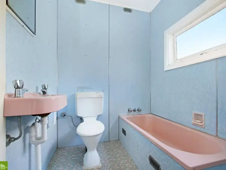 Sixth view of Homely house listing, 6 Woodlawn Avenue, Mangerton NSW 2500