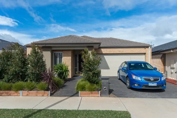 33 Blakewater Crescent, Melton South VIC 3338