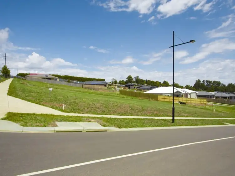 52 Empire Avenue, Drouin VIC 3818