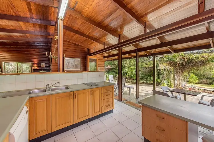 8 Bernecker Street, Carina QLD 4152