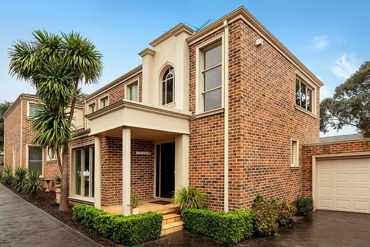2/24 Carrathool Street, Bulleen VIC 3105