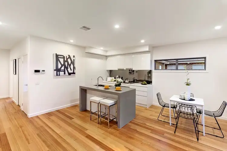 2/9 Elizabeth Street, Oakleigh East VIC 3166