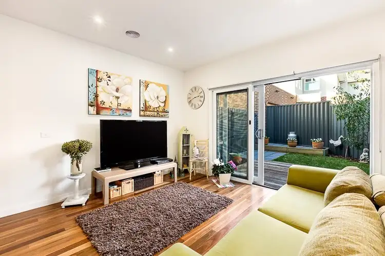 4 Carlisle Crescent, Hughesdale VIC 3166