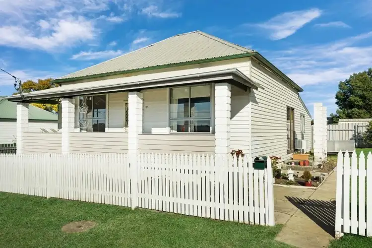 10 Merthyr Street, Kurri Kurri NSW 2327
