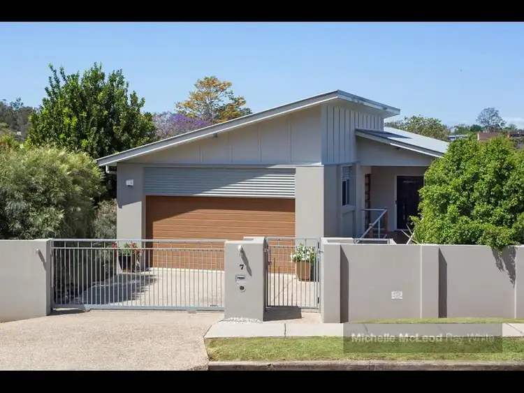 7 Tristania Road, Chapel Hill QLD 4069