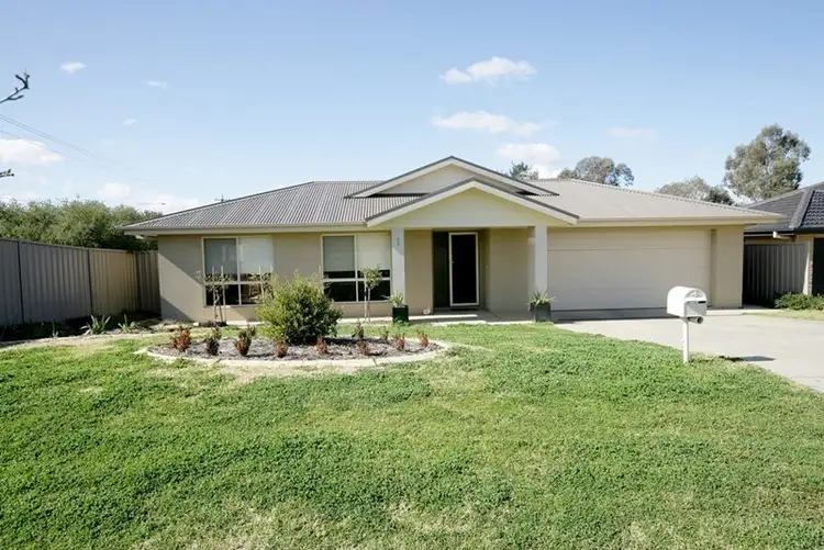 1 Barrima Drive, Glenfield Park NSW 2650