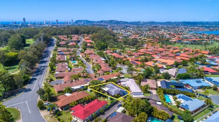 2/6 Whitehead Drive, Burleigh Waters QLD 4220