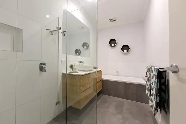 Seventh view of Homely house listing, 2/34 Leawarra Parade, Frankston VIC 3199