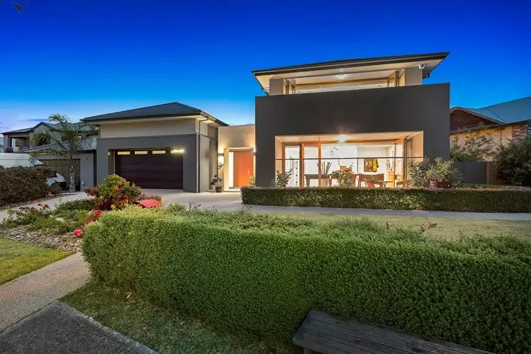 7 Waterside Drive, Waterways VIC 3195
