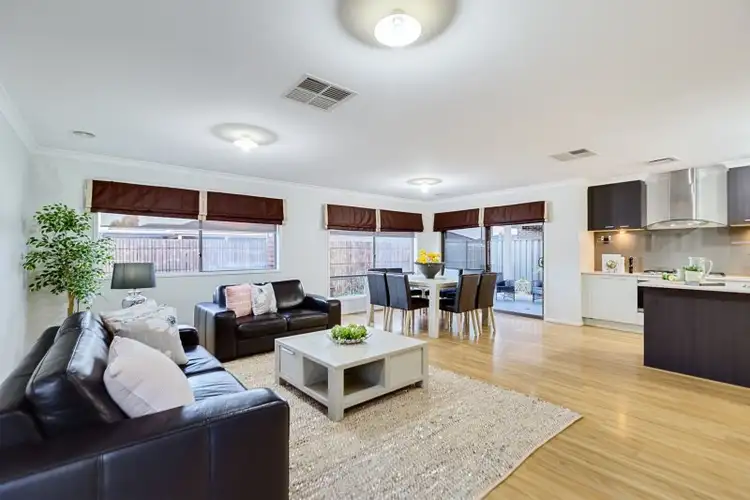Fifth view of Homely house listing, 10 Evergreen Crescent, Craigieburn VIC 3064