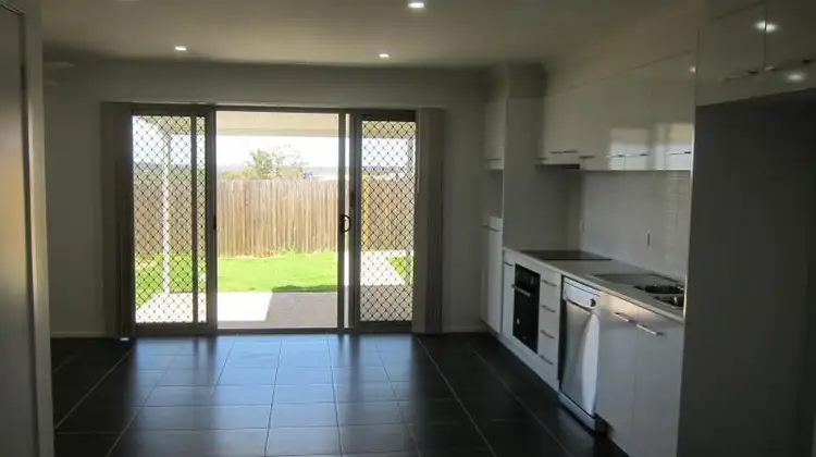 Second view of Homely house listing, 2/106 Whitmore Crescent, Goodna QLD 4300