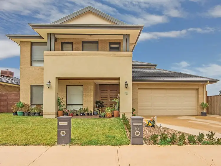 69 Beachview Parade, Sanctuary Lakes VIC 3030