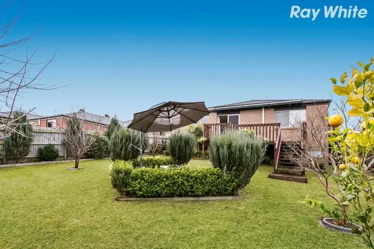 16 Yellow Gum Drive, Pakenham VIC 3810