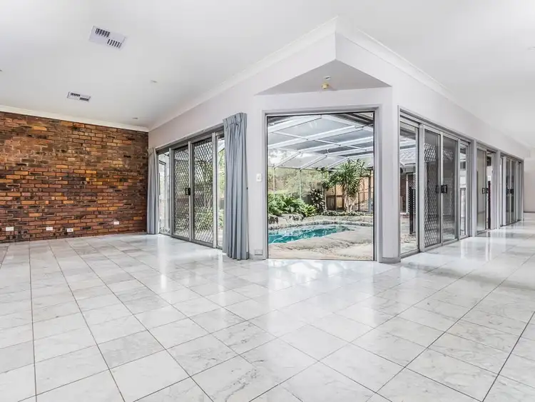 25 Eleventh Avenue, St Lucia QLD 4067