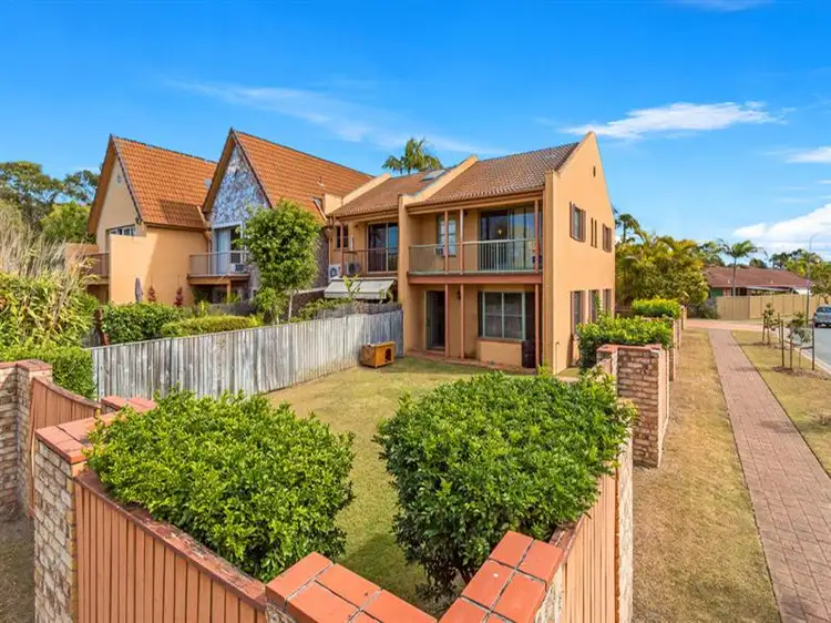 1/43 St Kevins Avenue, Benowa QLD 4217