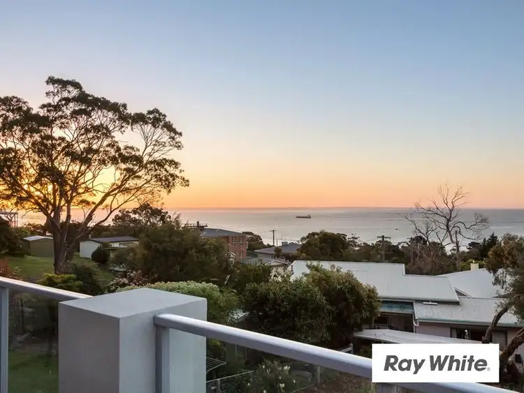 16 Bayview Road, Mccrae VIC 3938