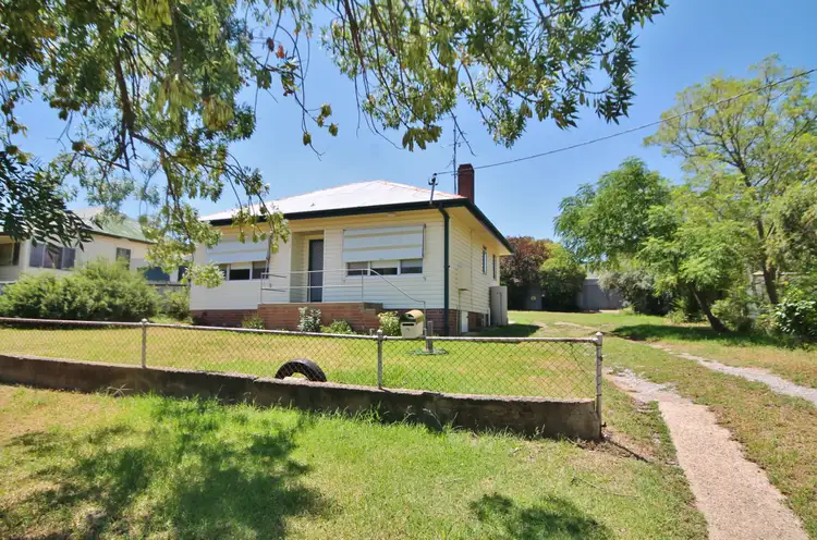 7 Blackett Avenue, Young NSW 2594