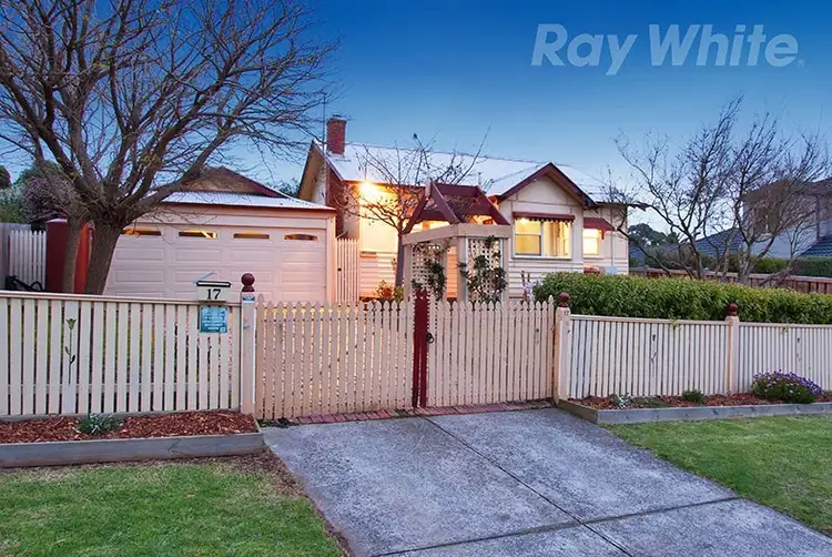17 BEAUFORT Road, Croydon VIC 3136